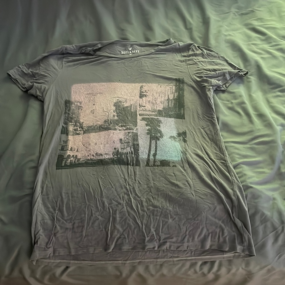 American Eagle t shirt